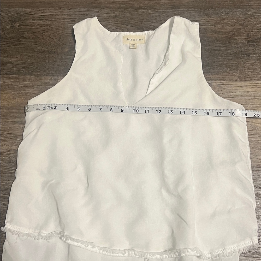 cloth & stone White Layered Sleeveless V-Neck Blouse - Picture 8 of 11
